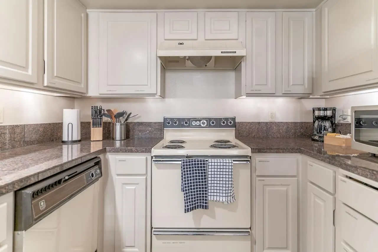 Tranquil Apt 2 King Suites Pet Friendly Near Dt Bellevue
